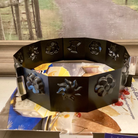 Original Kaiser Backform Non Stick Spring Form 3D Cake Ring 10” in Original Box - Picture 3 of 13